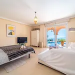 Luxurioese Mit Beheiztem Pool Und Whirlpool By Interhome Prázdninový dům Benalmádena